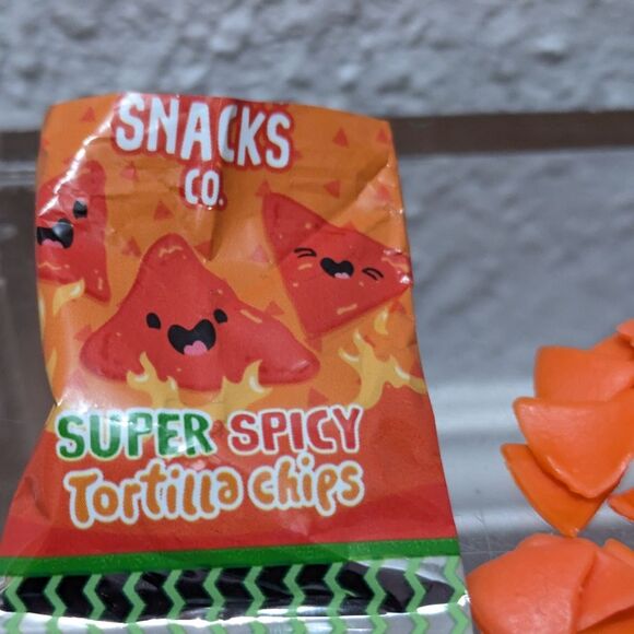 MGA'S Miniverse Make It Mini - Tortilla Chips - Picture 6 of 6